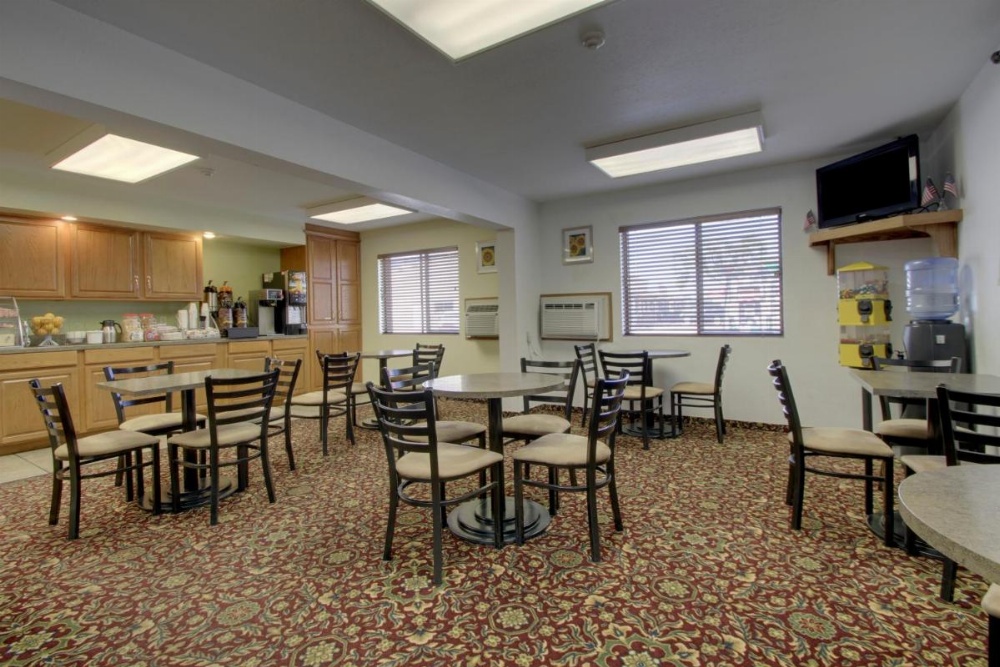Super 8 by Wyndham Manhattan KS Image 13