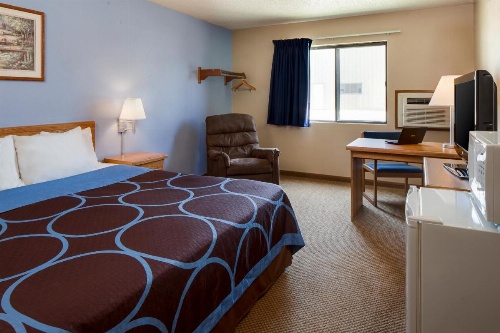 Super 8 by Wyndham Manhattan KS image 19