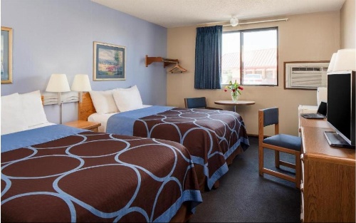 Super 8 by Wyndham Manhattan KS image 2