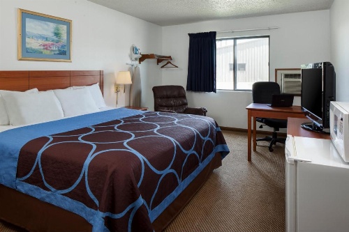 Super 8 by Wyndham Manhattan KS image 21