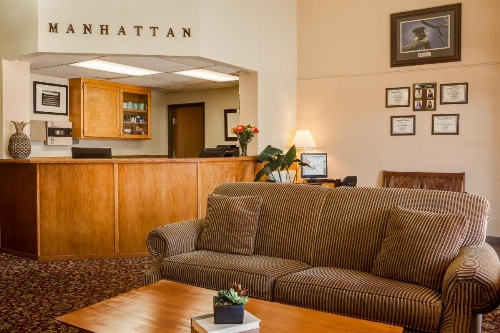 Super 8 by Wyndham Manhattan KS image 23