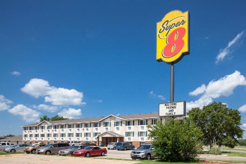 Super 8 by Wyndham Manhattan KS image 26