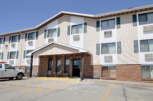 Super 8 by Wyndham Manhattan KS image 3
