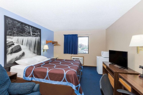 Super 8 by Wyndham Manhattan KS image 31