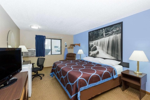 Super 8 by Wyndham Manhattan KS image 32