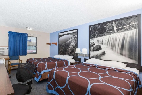Super 8 by Wyndham Manhattan KS image 33