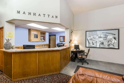 Super 8 by Wyndham Manhattan KS image 35