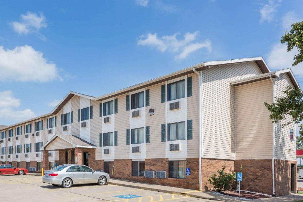 Super 8 by Wyndham Manhattan KS Image 37