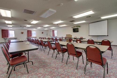 Super 8 by Wyndham Manhattan KS image 9